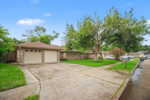 2313 Goodrich Street, Pearland, TX 77581