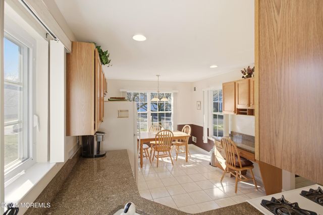 11 Schoolhouse Lane, Lakewood, NJ 08701