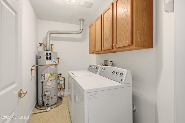 11 Schoolhouse Lane, Lakewood, NJ 08701