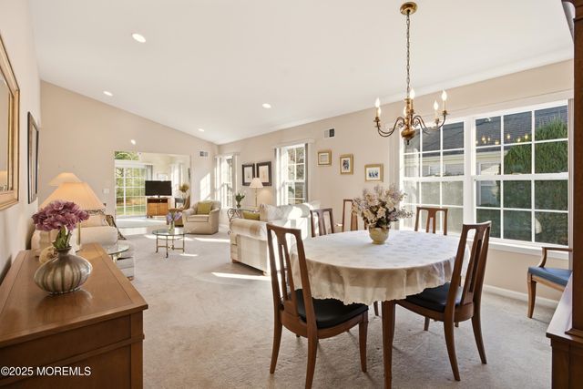 11 Schoolhouse Lane, Lakewood, NJ 08701