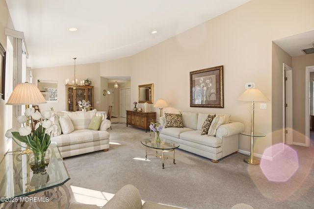 11 Schoolhouse Lane, Lakewood, NJ 08701