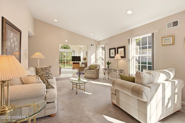 11 Schoolhouse Lane, Lakewood, NJ 08701