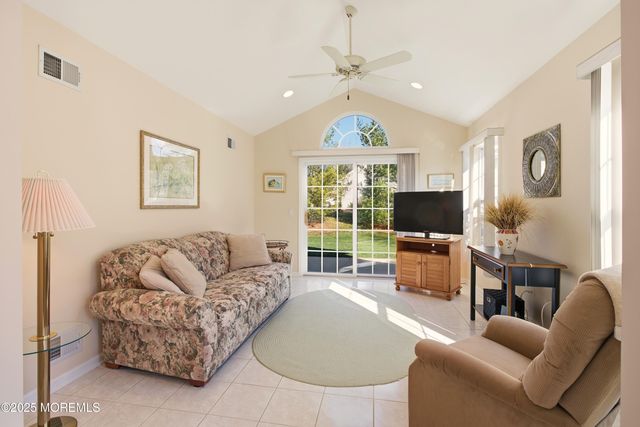 11 Schoolhouse Lane, Lakewood, NJ 08701