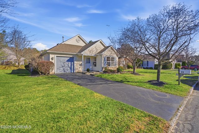 11 Schoolhouse Lane, Lakewood, NJ 08701