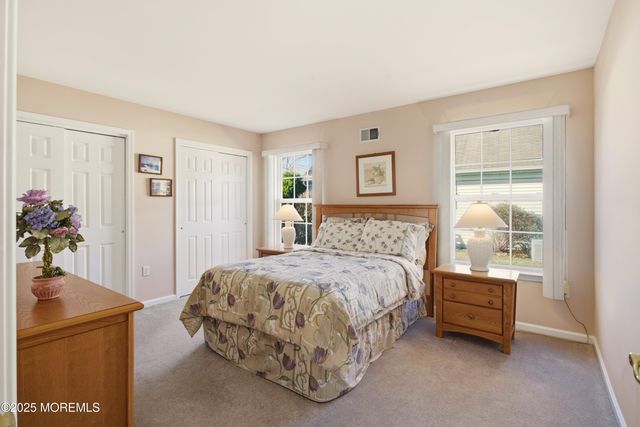 11 Schoolhouse Lane, Lakewood, NJ 08701