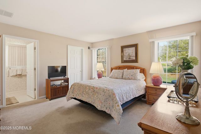 11 Schoolhouse Lane, Lakewood, NJ 08701