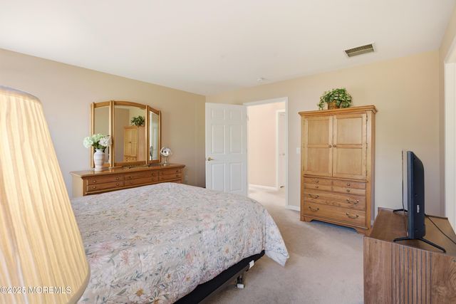 11 Schoolhouse Lane, Lakewood, NJ 08701