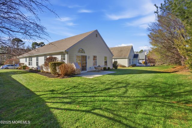 11 Schoolhouse Lane, Lakewood, NJ 08701