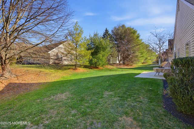 11 Schoolhouse Lane, Lakewood, NJ 08701