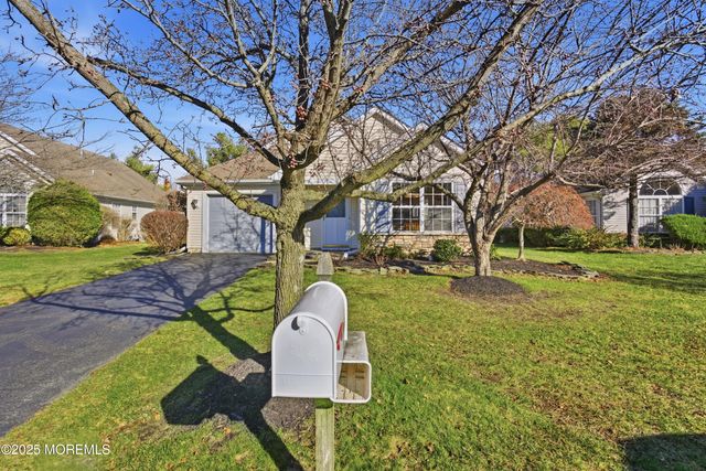 11 Schoolhouse Lane, Lakewood, NJ 08701