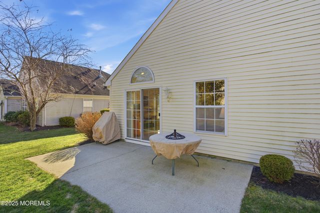 11 Schoolhouse Lane, Lakewood, NJ 08701