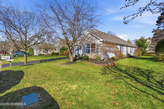 11 Schoolhouse Lane, Lakewood, NJ 08701