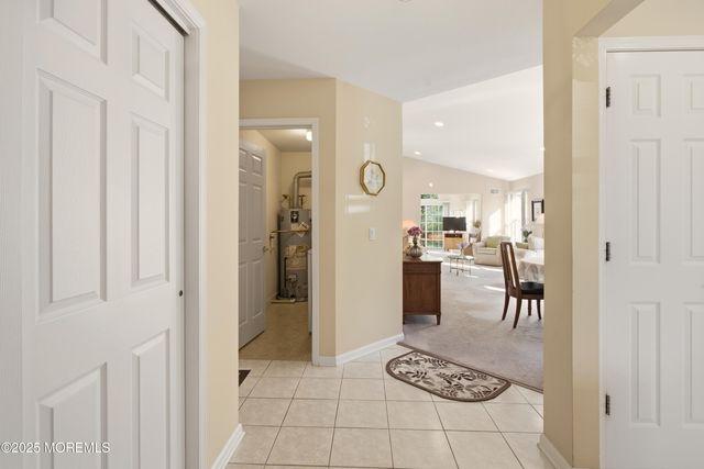 11 Schoolhouse Lane, Lakewood, NJ 08701