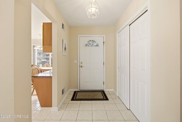 11 Schoolhouse Lane, Lakewood, NJ 08701