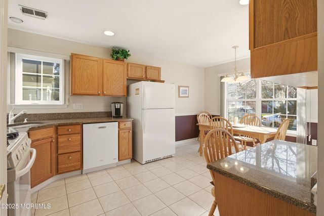 11 Schoolhouse Lane, Lakewood, NJ 08701