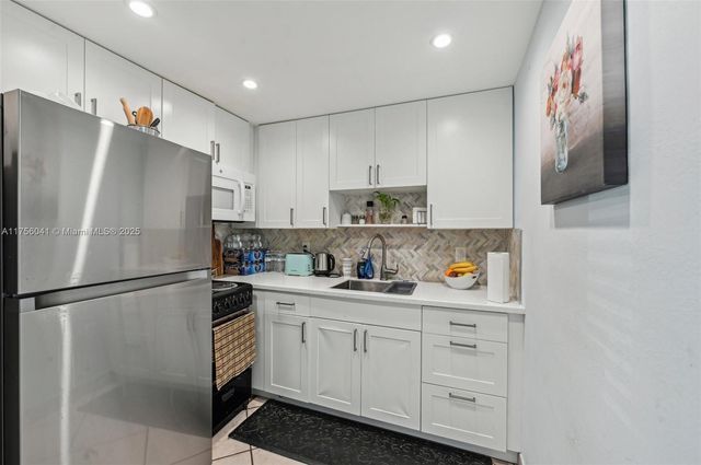 90 NE 19th Ave 1, Deerfield Beach, FL 33441