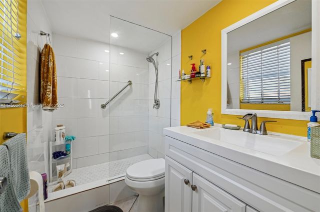 90 NE 19th Ave 1, Deerfield Beach, FL 33441