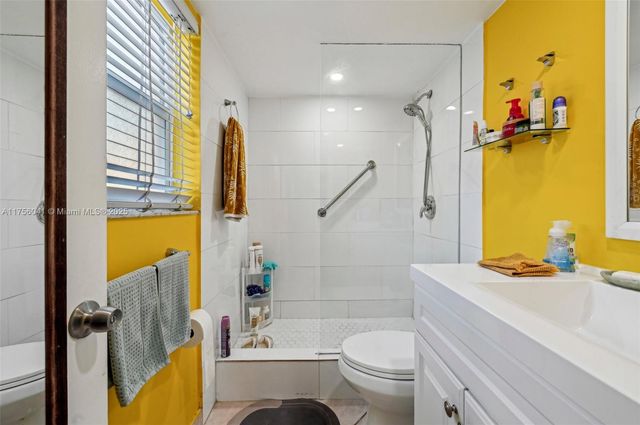 90 NE 19th Ave 1, Deerfield Beach, FL 33441