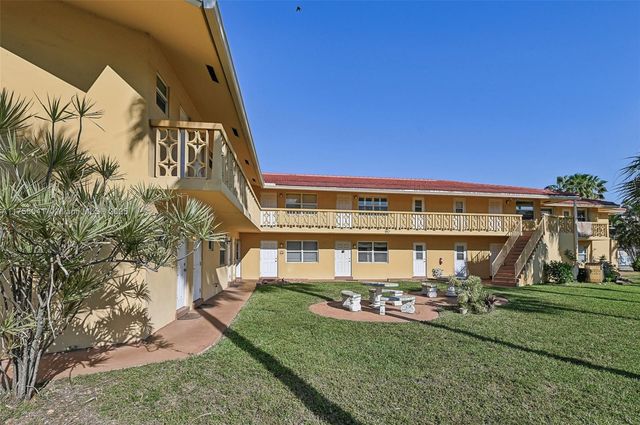 90 NE 19th Ave 1, Deerfield Beach, FL 33441