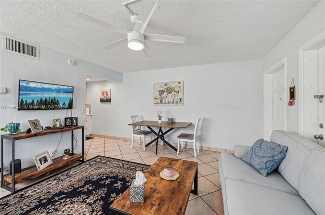 90 NE 19th Ave 1, Deerfield Beach, FL 33441