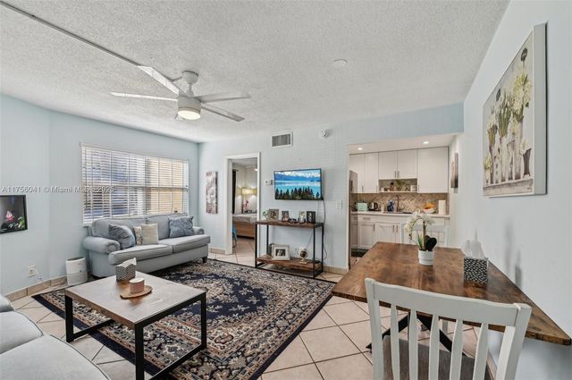 90 NE 19th Ave 1, Deerfield Beach, FL 33441