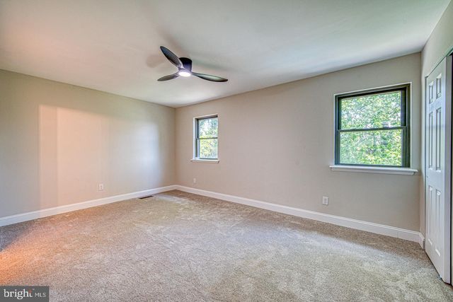 239 BISHOP DR, Aston, PA 19014