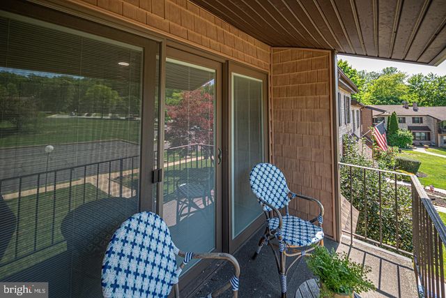 239 BISHOP DR, Aston, PA 19014