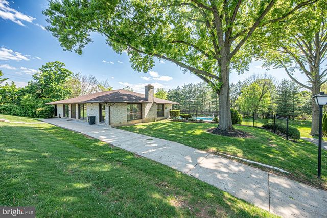 239 BISHOP DR, Aston, PA 19014