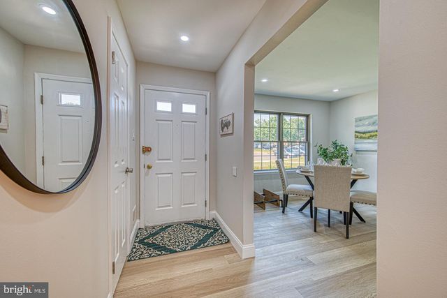 239 BISHOP DR, Aston, PA 19014