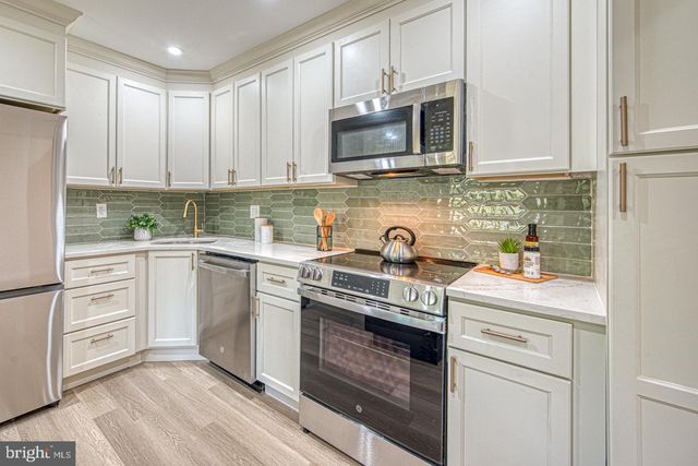 239 BISHOP DR, Aston, PA 19014