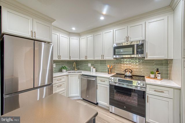 239 BISHOP DR, Aston, PA 19014
