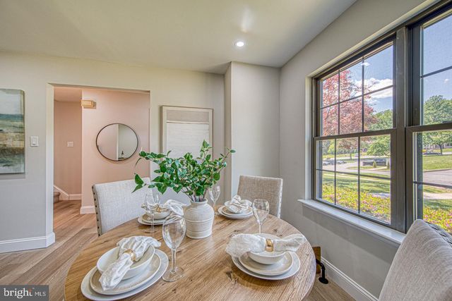 239 BISHOP DR, Aston, PA 19014