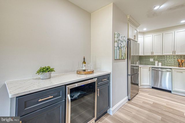 239 BISHOP DR, Aston, PA 19014