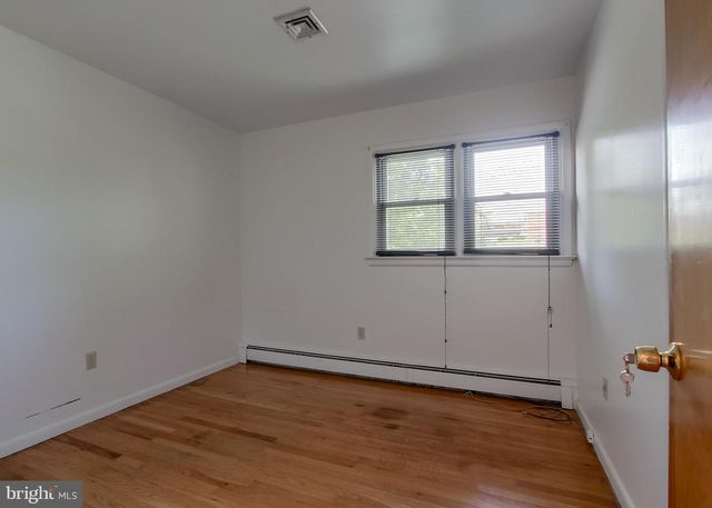 4209 VALLEY RD, Harrisburg, PA 17112