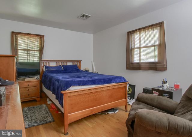 4209 VALLEY RD, Harrisburg, PA 17112