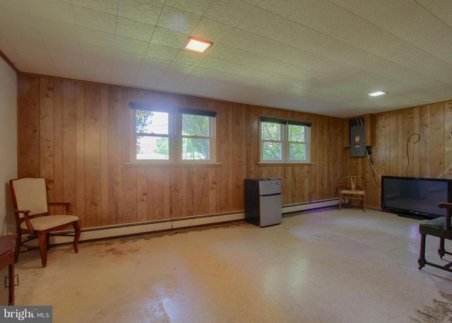 4209 VALLEY RD, Harrisburg, PA 17112