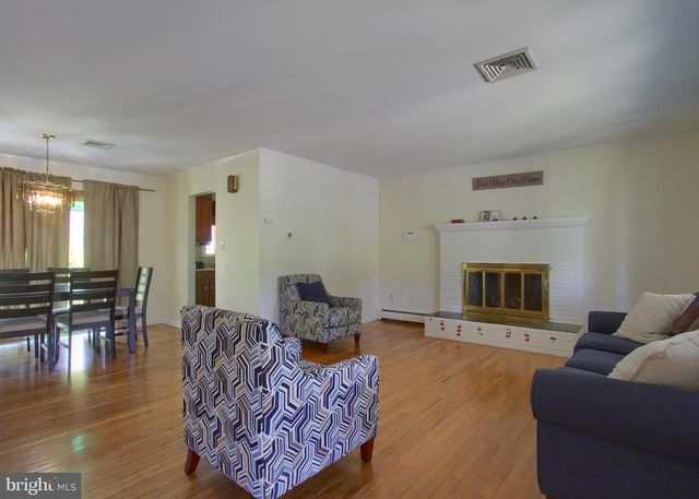 4209 VALLEY RD, Harrisburg, PA 17112