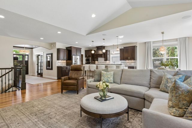 14 Beebe Avenue, Mendota Heights, MN 55118