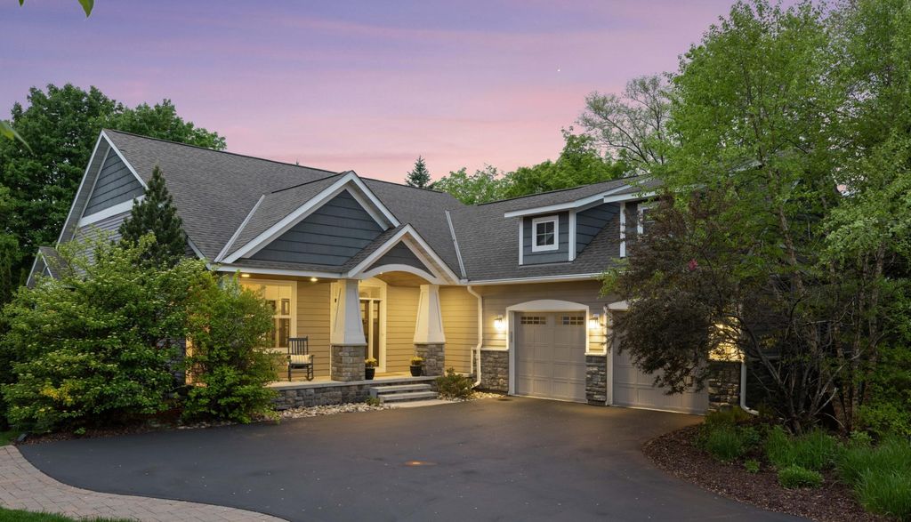 14 Beebe Avenue, Mendota Heights, MN 55118
