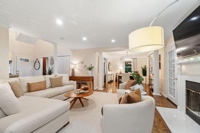 25 Pickman Dr 25, Bedford, MA 01730