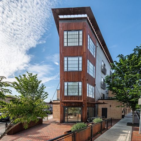 305 Webster Ave 104, Cambridge, MA 02141