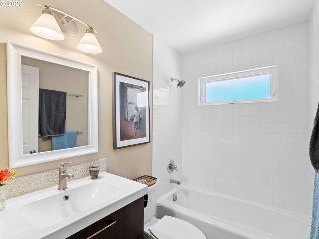 3145 N WATTS St, Portland, OR 97217