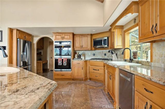 865 Marin, Lake Arrowhead, CA 92352