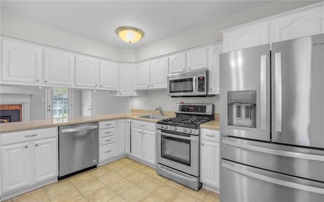390 Phyllis CT, Virginia Beach, VA 23452