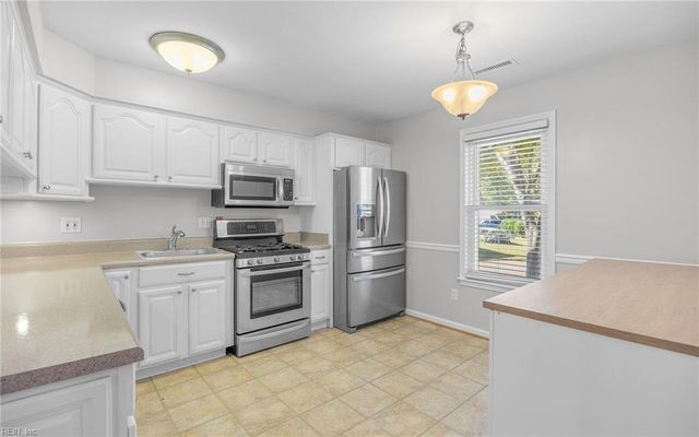 390 Phyllis CT, Virginia Beach, VA 23452