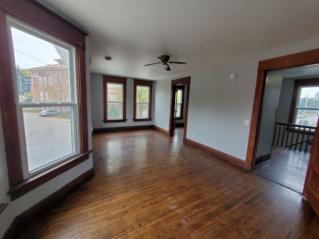 2047 W 6th Street, Davenport, IA 52802