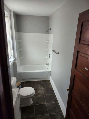 2047 W 6th Street, Davenport, IA 52802