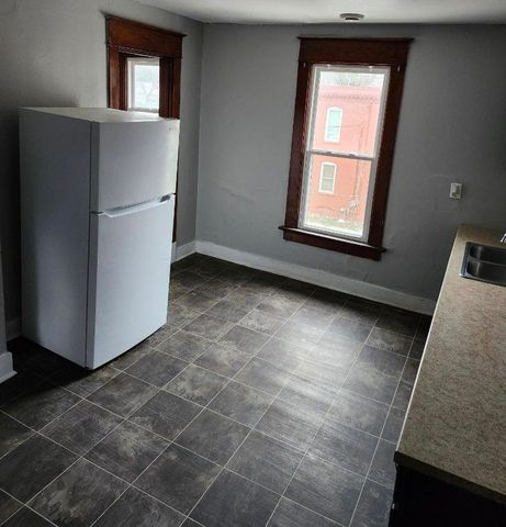 2047 W 6th Street, Davenport, IA 52802