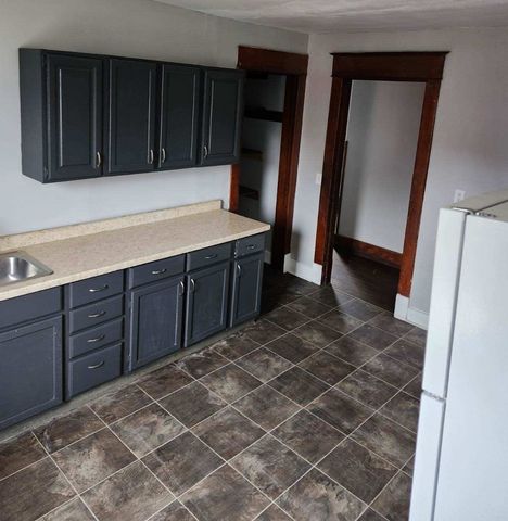 2047 W 6th Street, Davenport, IA 52802