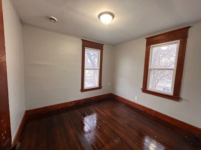 2047 W 6th Street, Davenport, IA 52802